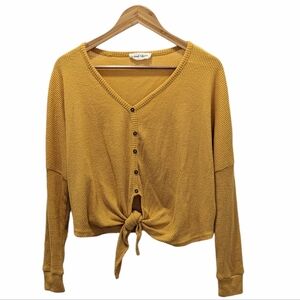 Yellow Long Sleeve Ribbed Buttonup with Front Tie Size Medium